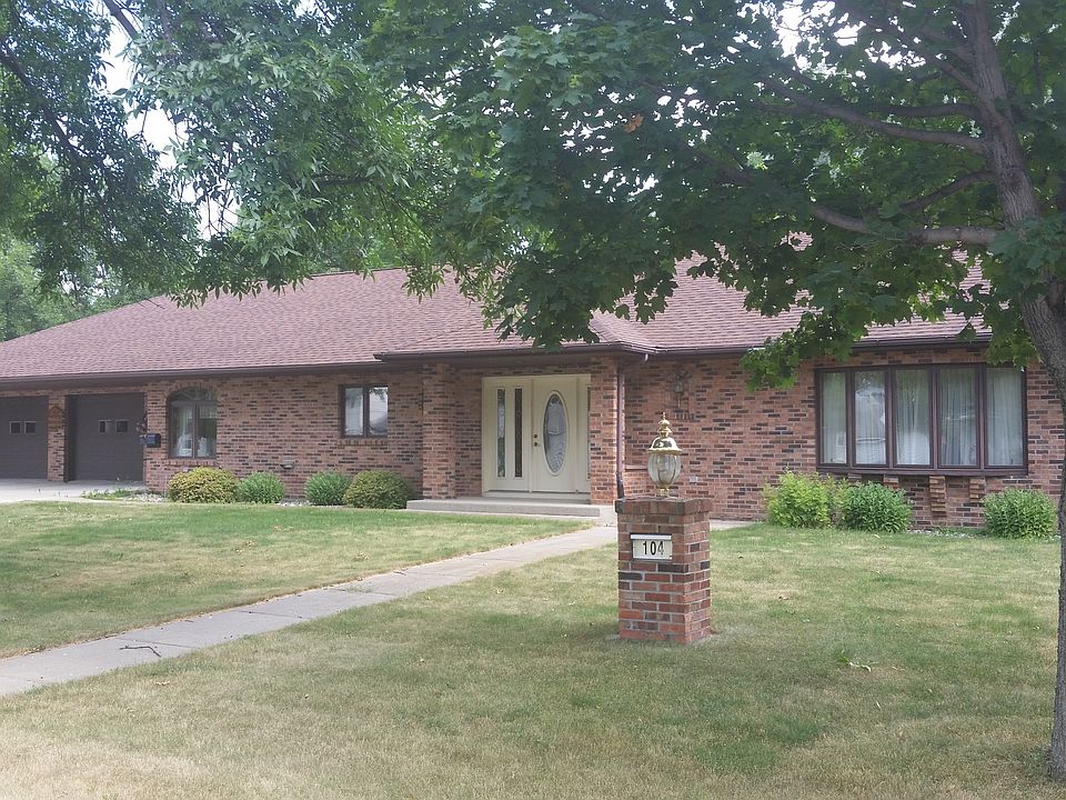 View of House and Front Yard
