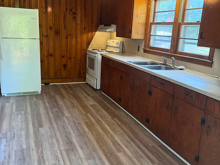 197 Oak Tree St — Photo 10