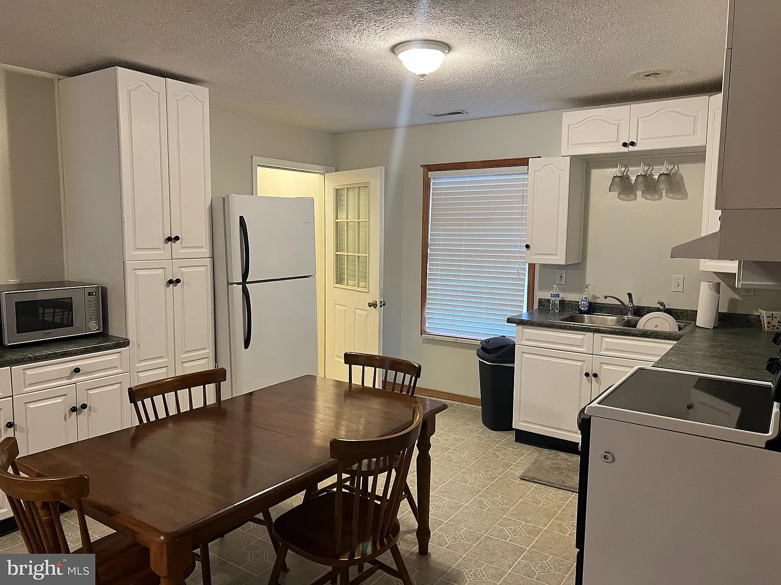 2 bed, 1.0 bath, 850 sqft, $1,500 — Photo 2