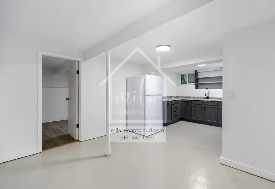 Building Photo - 128 E 10th Ave #128C