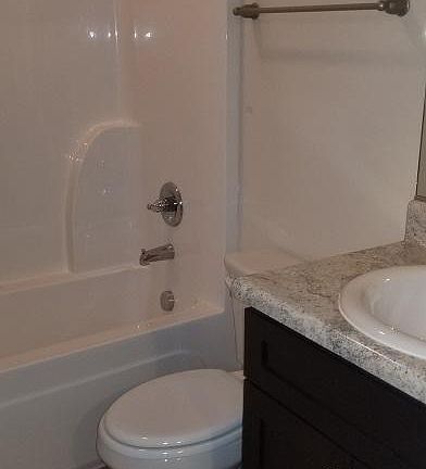 3rd image of 1221 University Ln APT A
