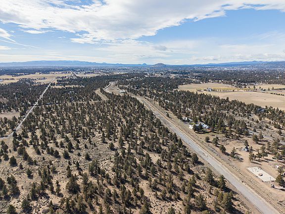 3rd image of 63725 Hughes Rd