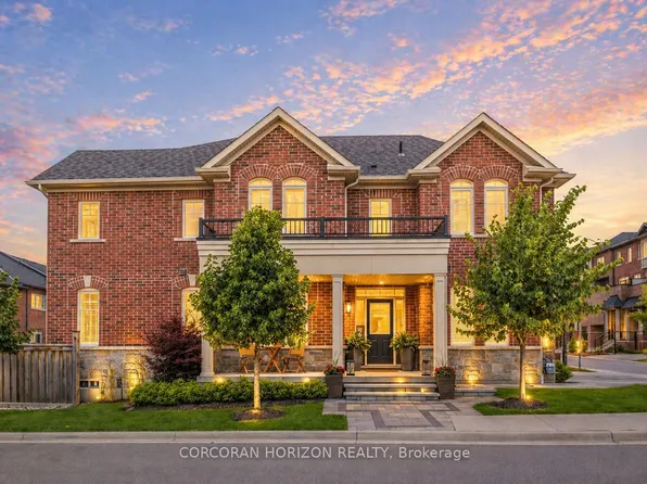 81 Dundonald Trl, Newmarket, ON L3Y 0E1
