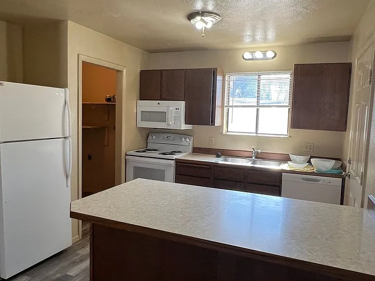 323 & 331 N 1600 W — Photo 2