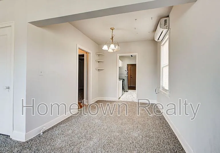 527 W Dill St — Photo 8