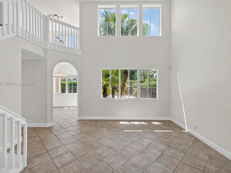 1115 Camellia Cir — Photo 2