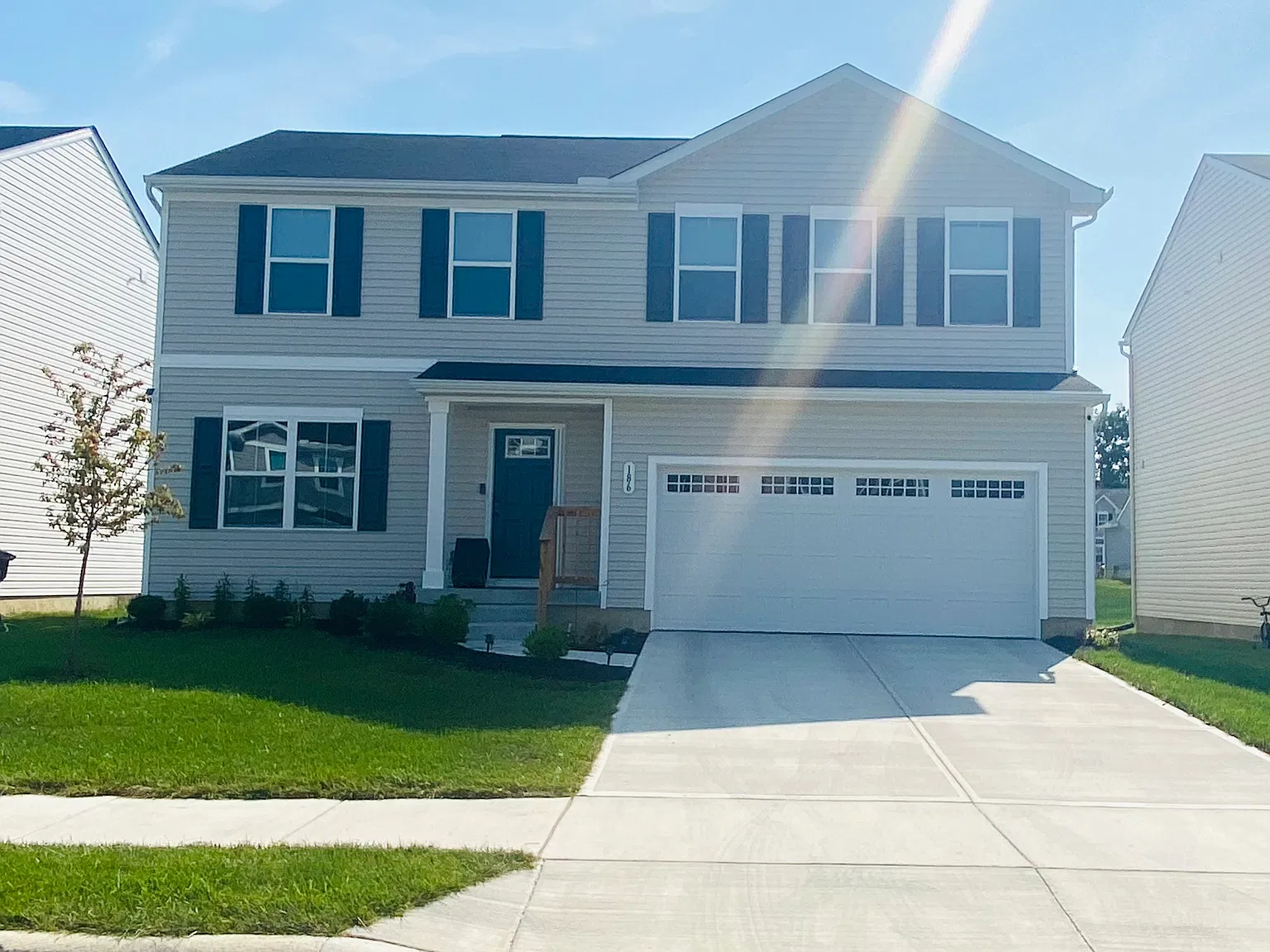 4 bed, 3.5 bath, 2600 sqft, $2,500 — Photo 2