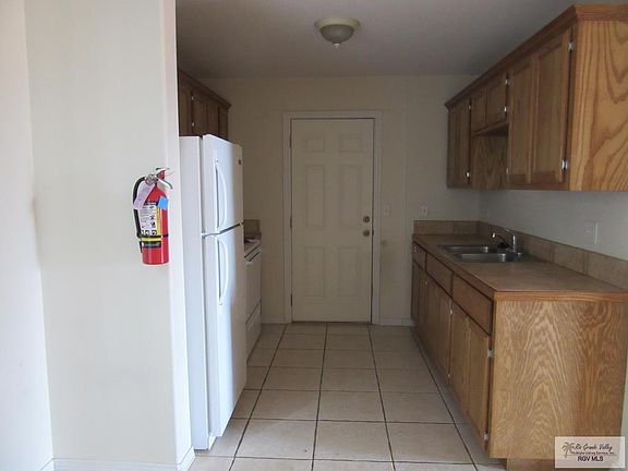 4th image of 702 Sonesta Dr APT D