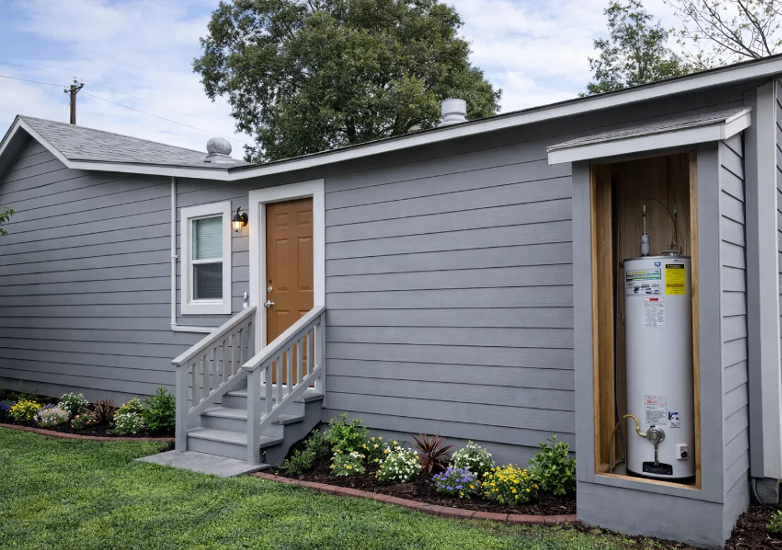 Beautifully Updated 3-Bedroom Home Near Downtown — Photo 2