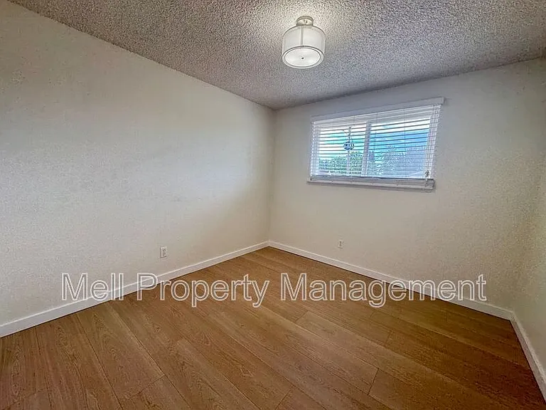 222 E I St — Photo 14