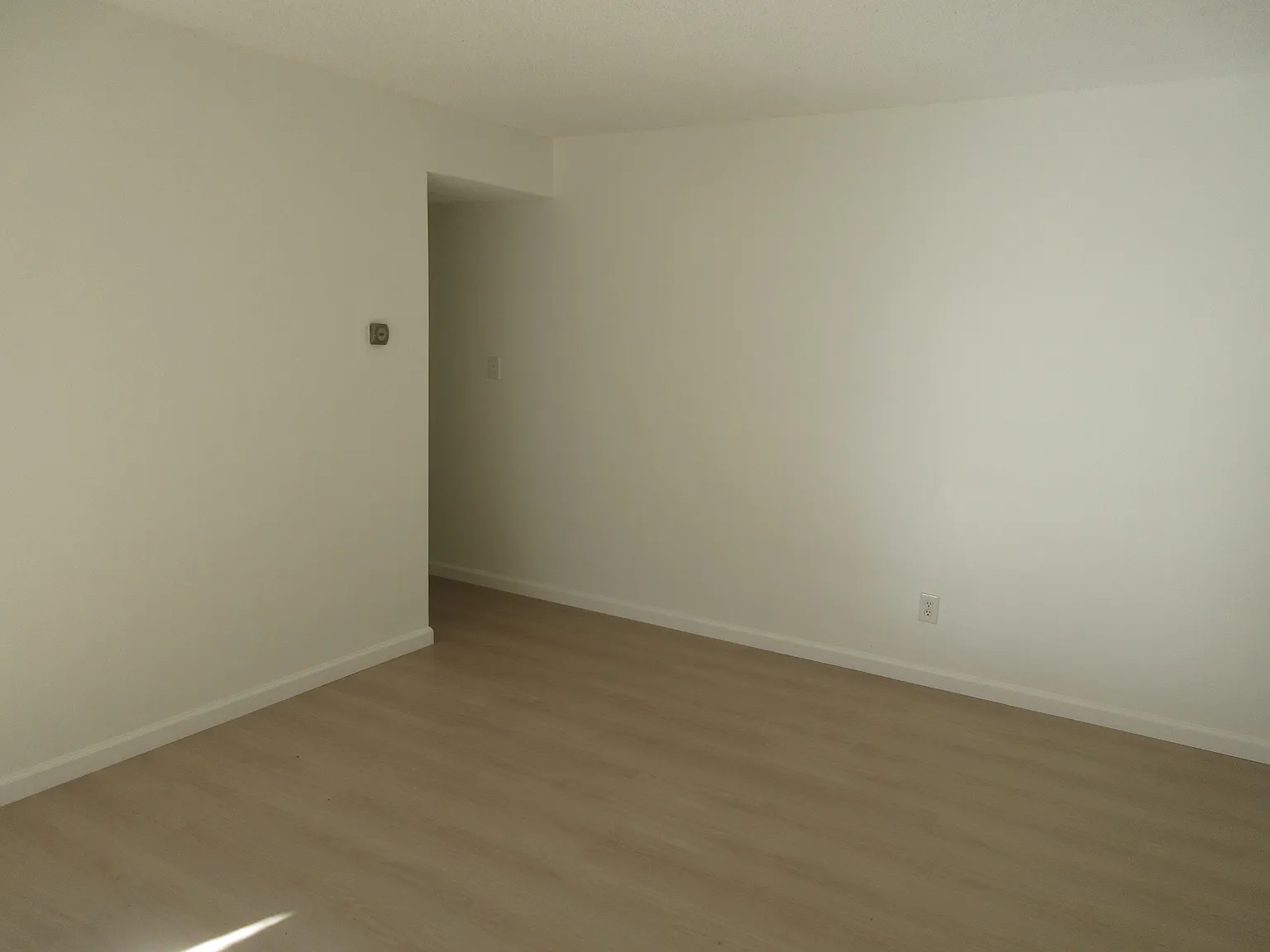 2 bed, 900 sqft, $1,800 — Photo 4