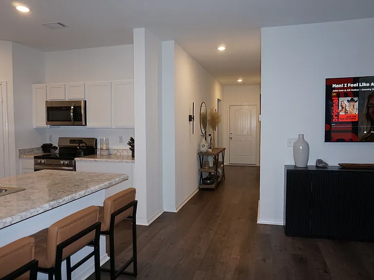 1487 Meadows Dr — Photo 12