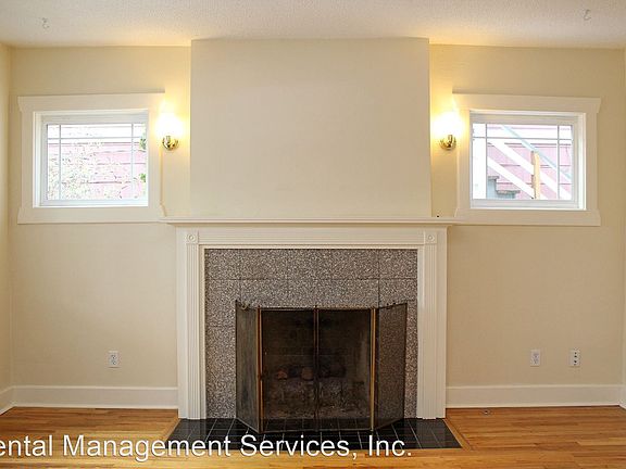 3rd image of 907 NE Roselawn St #9566547
