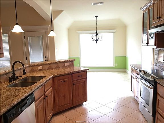 5th image of 3904 Incourt Ln