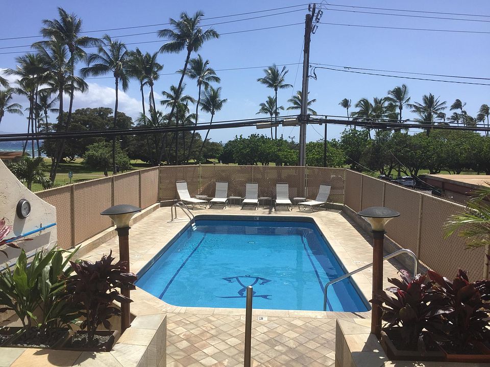 2nd floor pool with views of Kalama Park and the ocean.
