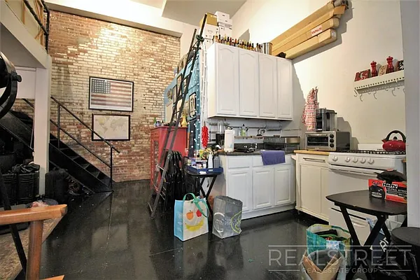Rented by Real Street Inc | media 5