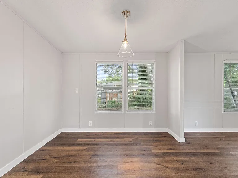 215 Loranger Dr — Photo 6