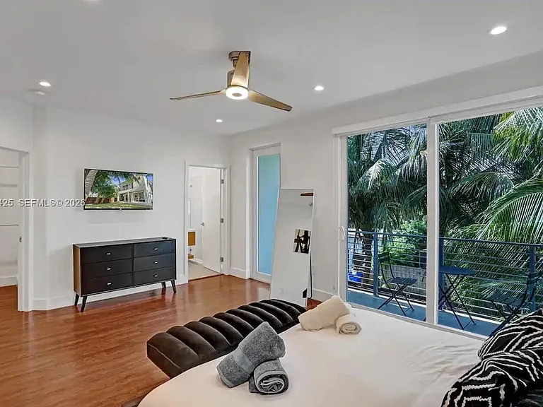 1547 Jackson St — Photo 14