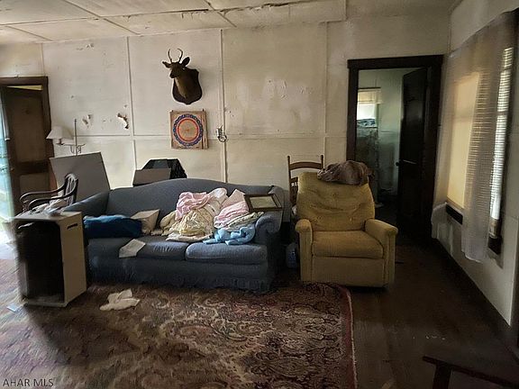 4th image of 172 Lookout Ave