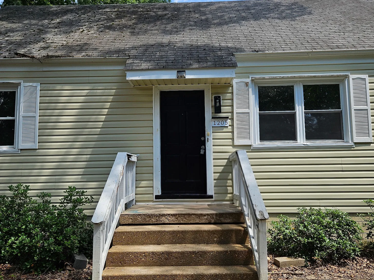 5 bed, 1476 sqft, $3,200 — Photo 3