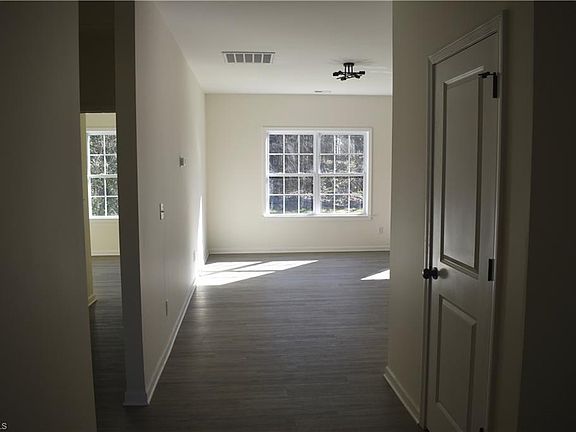 3rd image of 1015 Sharon St