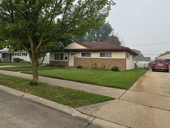 3rd image of 26655 Dale St