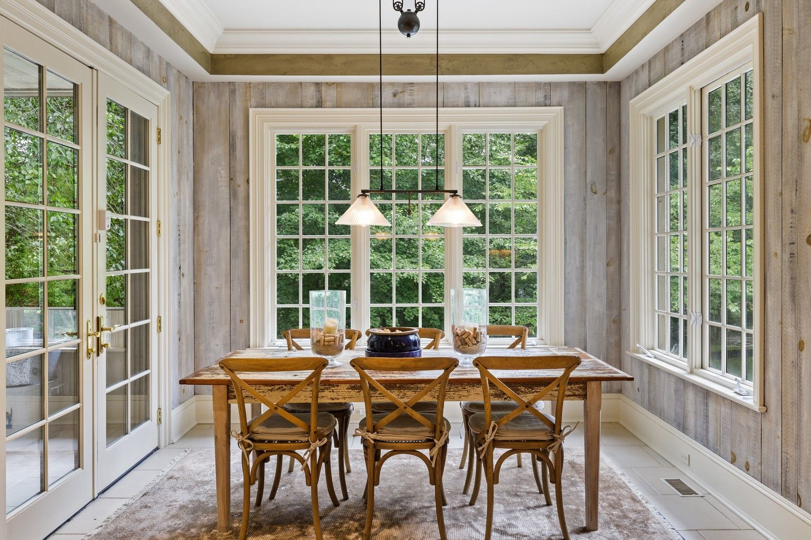  BREAKFAST ROOM WITH POOL ACCESS