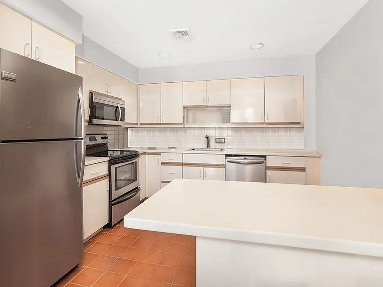 101 Shearwater Ct E #42 — Photo 3
