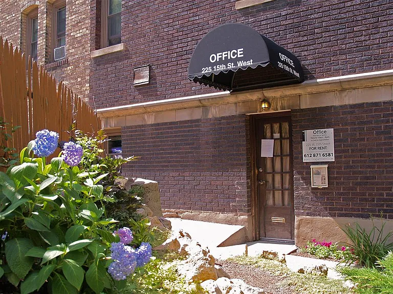 225 Place Apartments — Photo 26