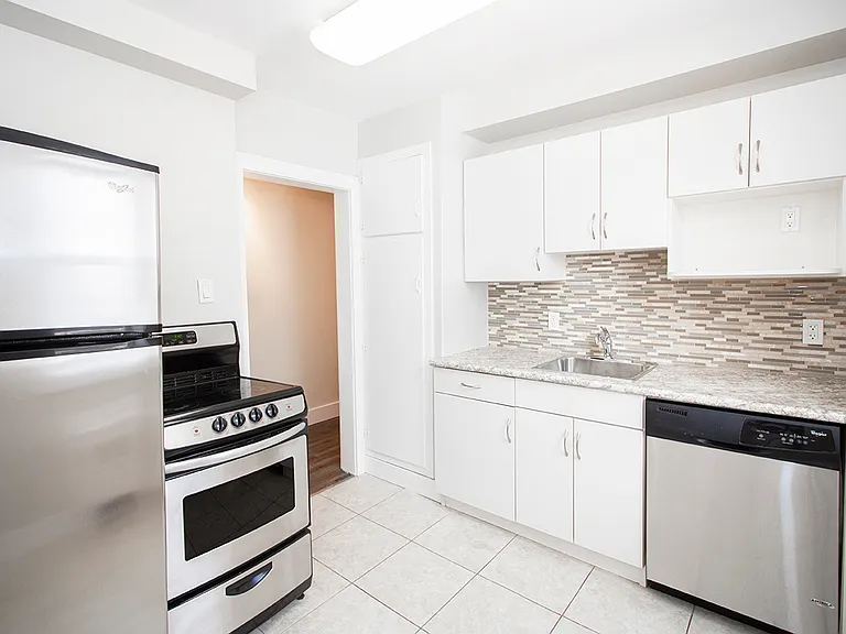 305 Marion St #3 — Photo 2