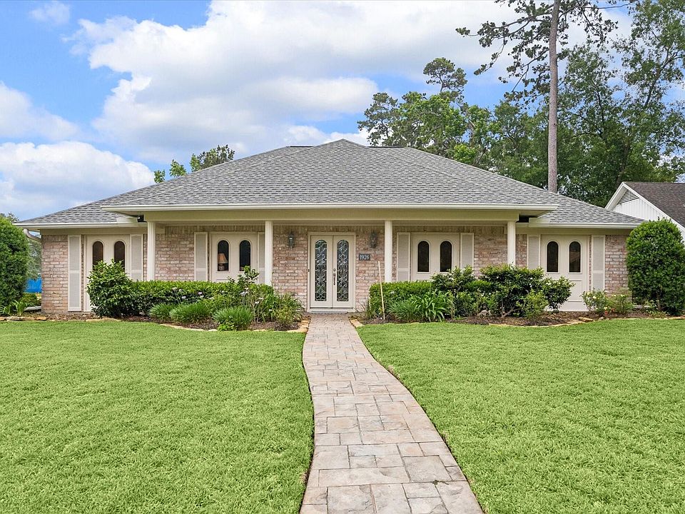 1st image of 1926 Twin Springs Dr