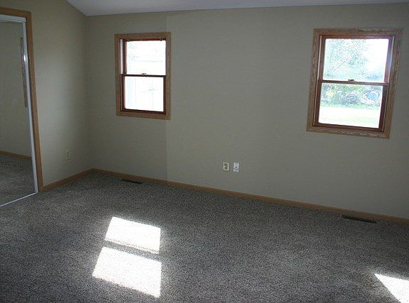 4th image of 8154 N Thorsen Ln