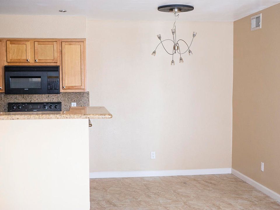 1st image of 4410 N Longview Ave Unit 115