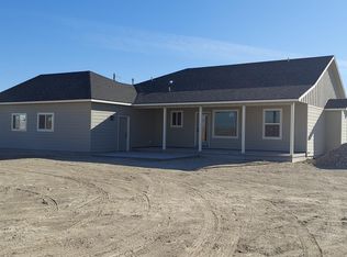 855 Coblantz Rd, King Hill, ID 83647