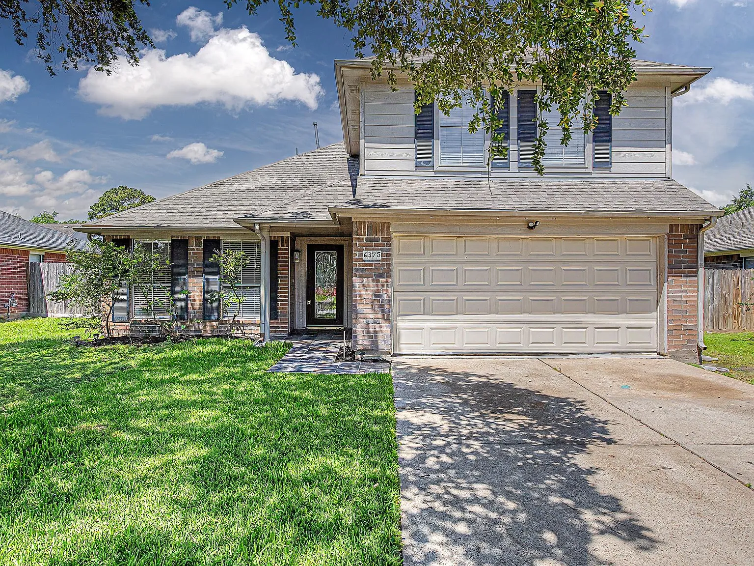 3 bed, 2.5 bath, 2020 sqft, $2,000 — Photo 2