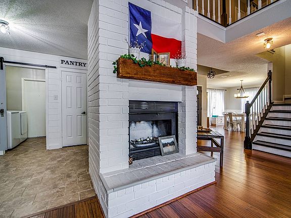 5th image of 854 Amberstone Dr
