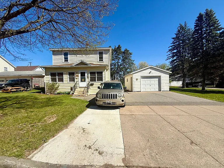110 Adrian St — Photo 13