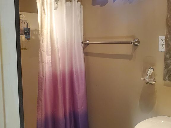 3rd image of 1704 Hunt Ave #1