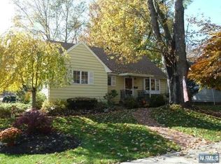 152 W Prospect St, Waldwick, NJ 07463