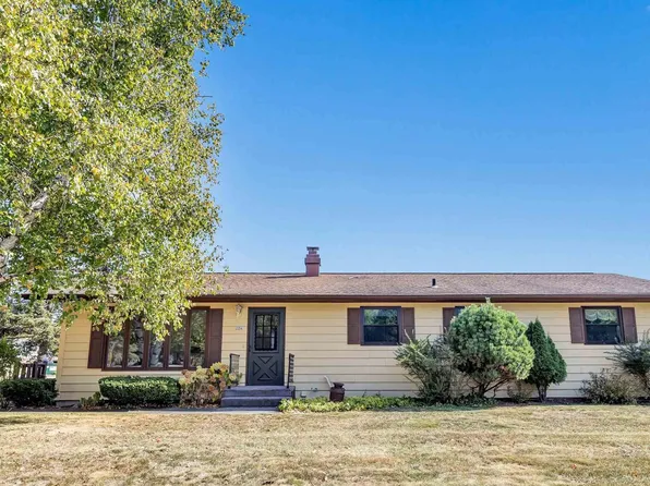 204 S Farm Rd, Oconto Falls, WI 54154
