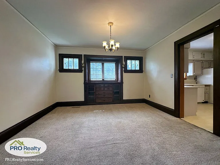 954 Ivy Ave E — Photo 4