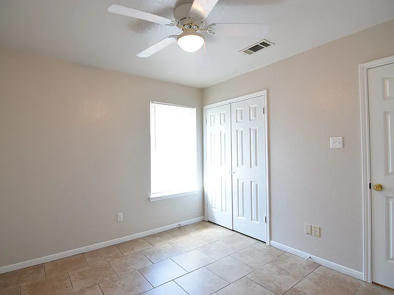 3817 Sawtooth Dr — Photo 11