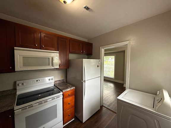 5th image of 1412 Claridge Ln