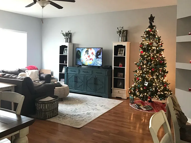 17504 Hugh Ln — Photo 1