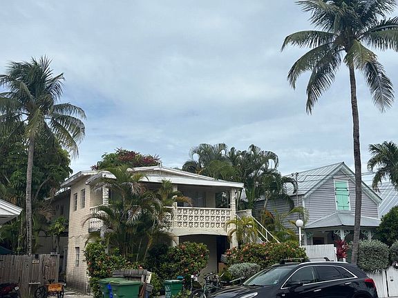 2nd image of 909 Grinnell St