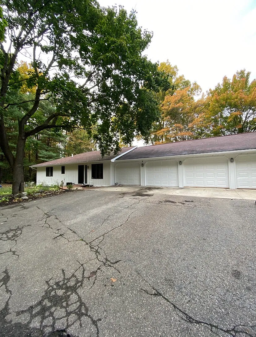 4 bed, $2,500 — Photo 3