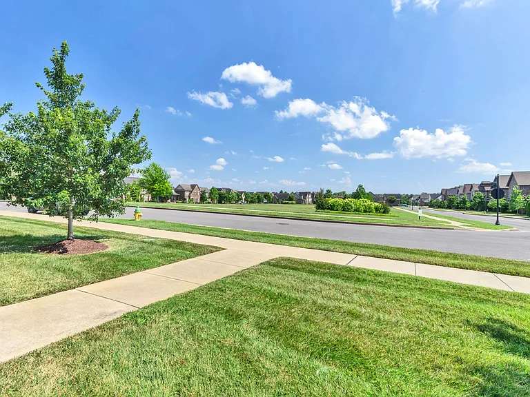 1054 Paddock Park Cir — Photo 2