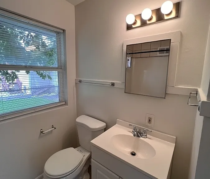 700-718 N Linden Ave #716 — Photo 7