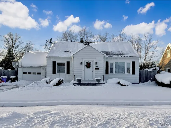 1214 Hillview Dr, Utica, NY 13501