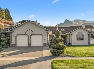 1707 Windsor Ct, Wenatchee, WA 98801